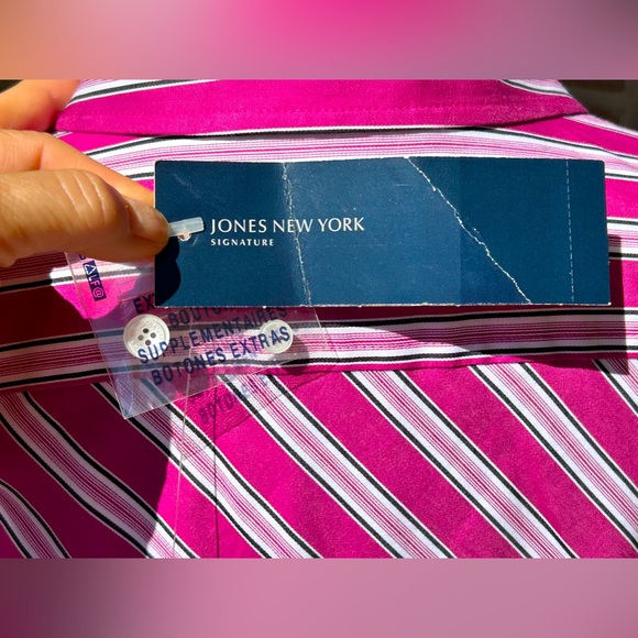 NWT JONES NEW YORK sM button down Magenta w/blk/wht contrasting fabric detail - Picture 6 of 8